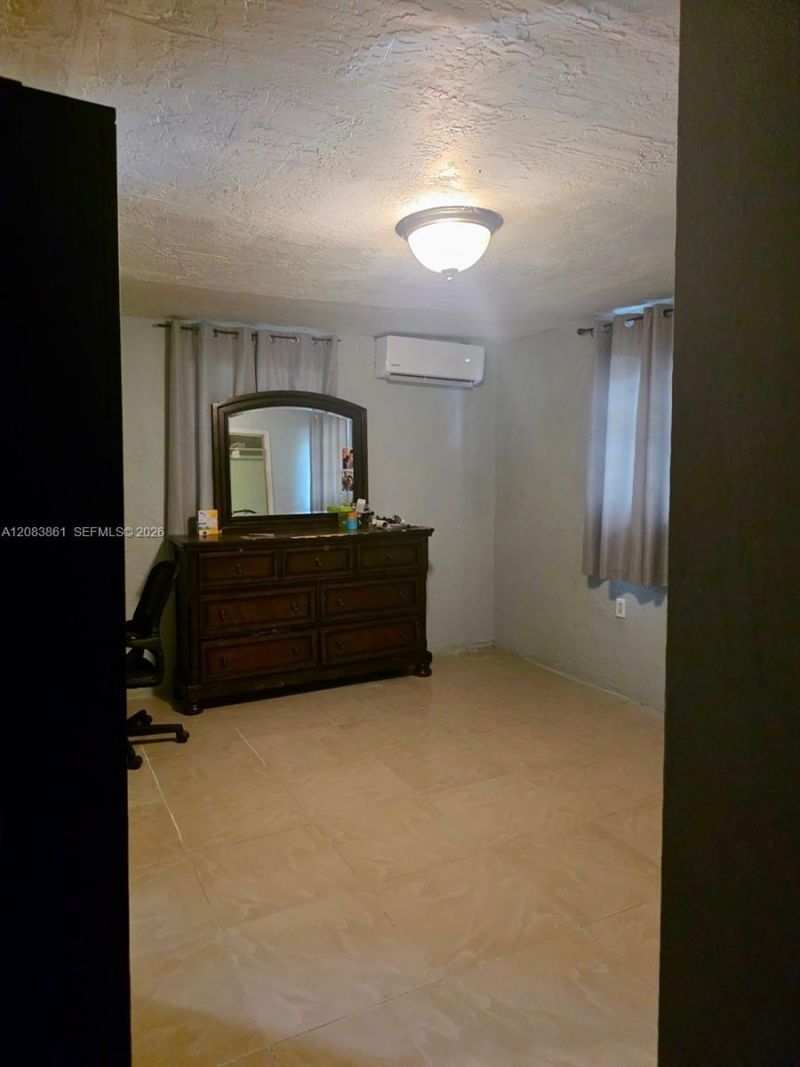 2440 NW 57th St , Miami, FL 33142 Photo