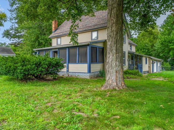 4960 Paw Paw Lake Road, Coloma, MI 49038
