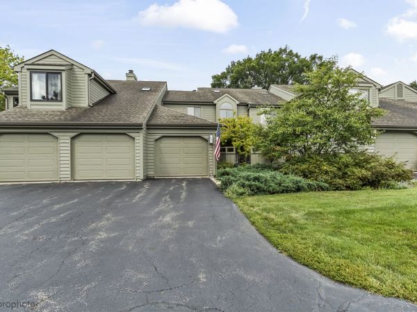 900 Shoreline Road , Lake Barrington, IL 60010