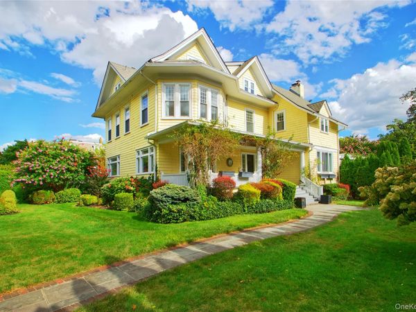 92 6th Street , Garden City, NY 11530