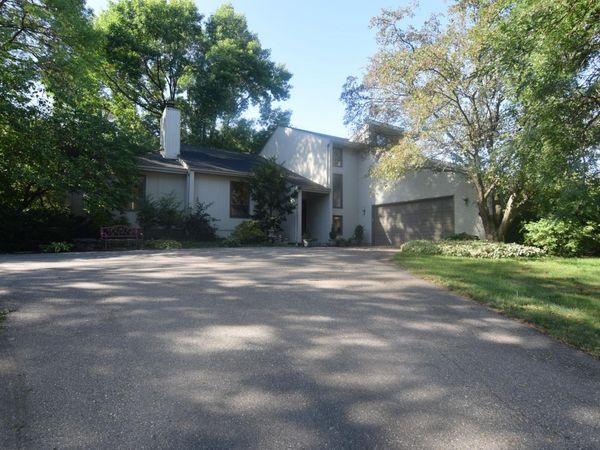 91 S Shannon Drive , Shakopee, MN 55379
