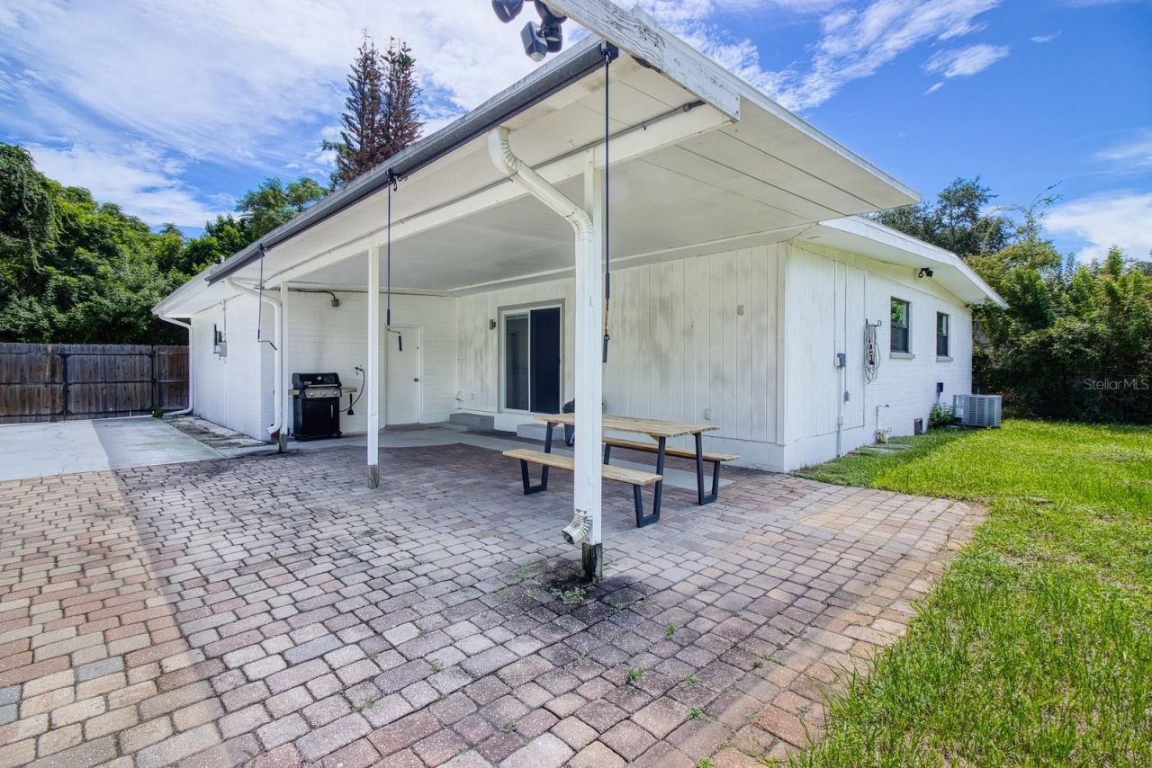 628 N Duss Street, New Smyrna Beach, FL 32168 Photo