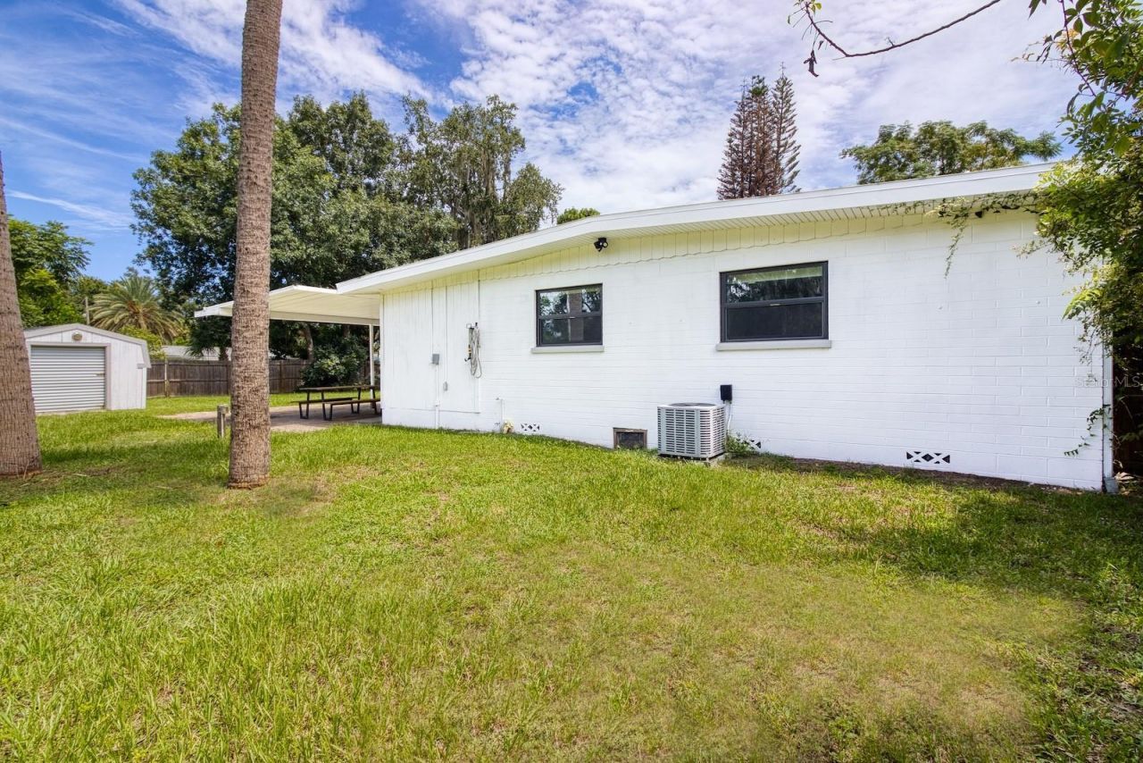 628 N Duss Street, New Smyrna Beach, FL 32168 Photo