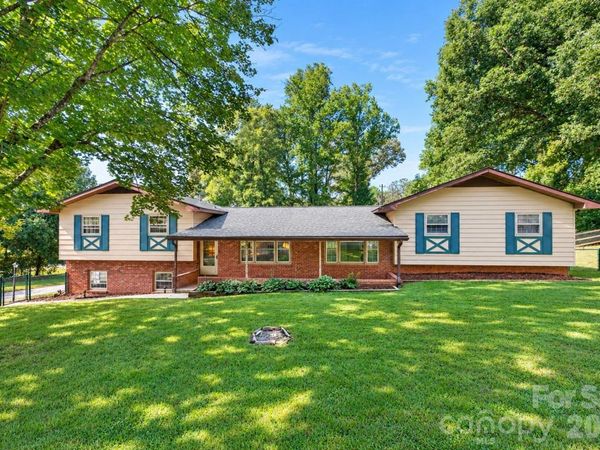 2 Independence Boulevard, Asheville, NC 28805