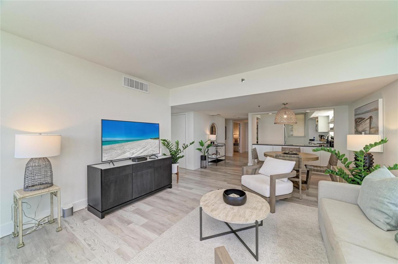 1055 Gulf Of Mexico Drive, Unit 301, Longboat Key, FL 34228 Photo