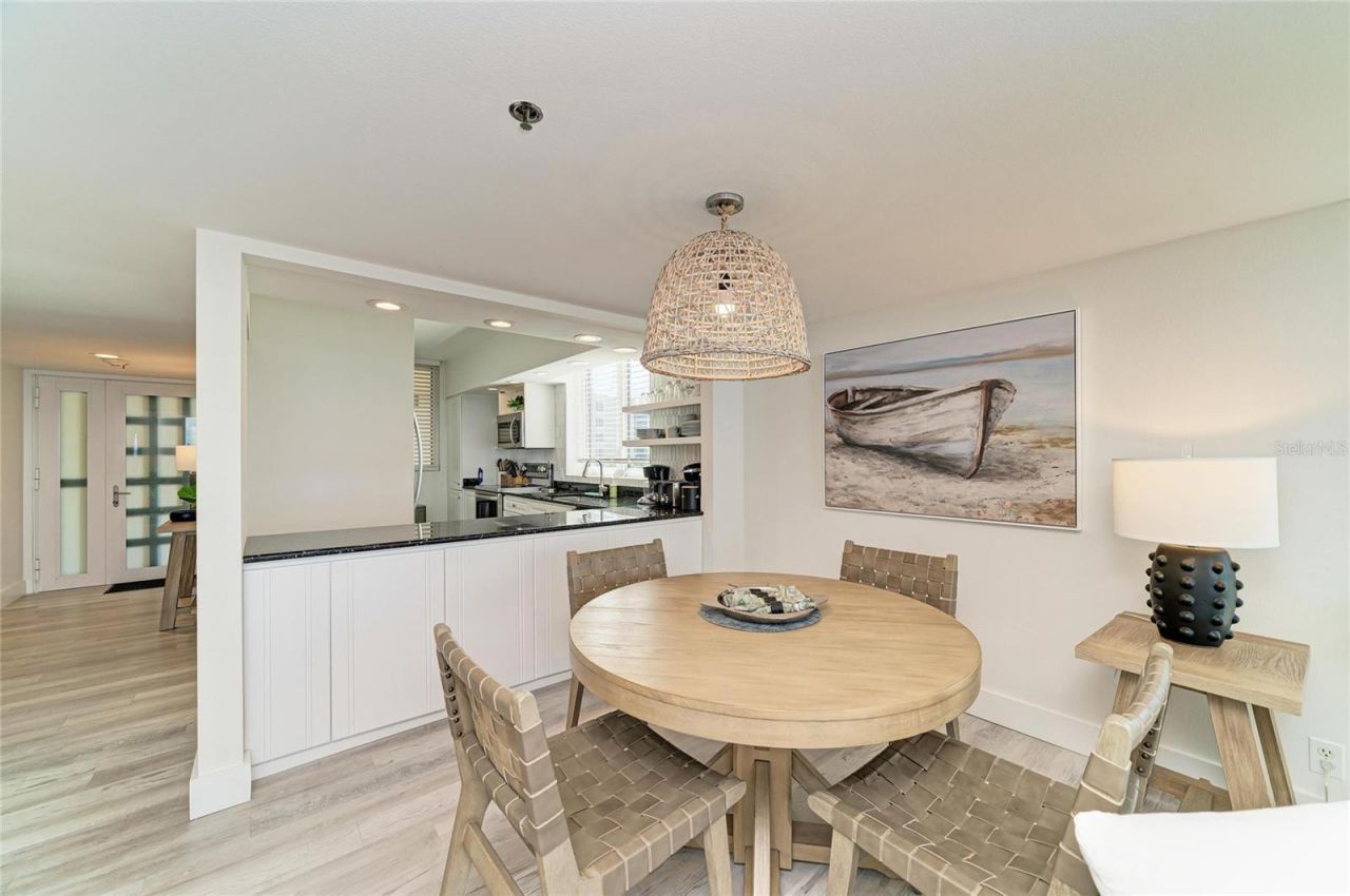 1055 Gulf Of Mexico Drive, Unit 301, Longboat Key, FL 34228 Photo