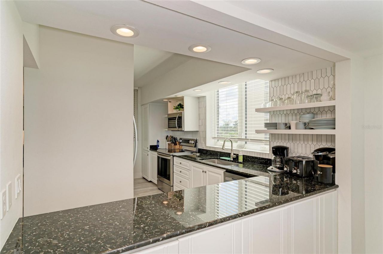 1055 Gulf Of Mexico Drive, Unit 301, Longboat Key, FL 34228 Photo