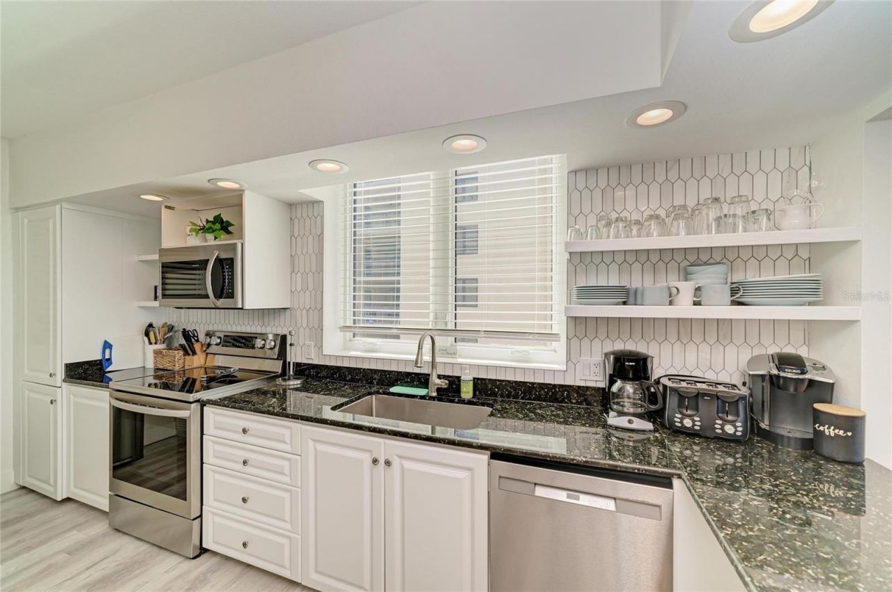 1055 Gulf Of Mexico Drive, Unit 301, Longboat Key, FL 34228 Photo