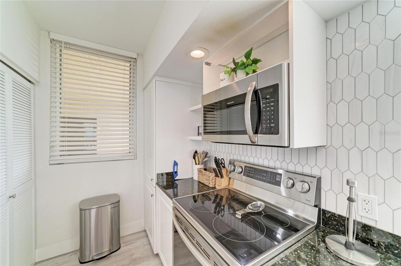 1055 Gulf Of Mexico Drive, Unit 301, Longboat Key, FL 34228 Photo