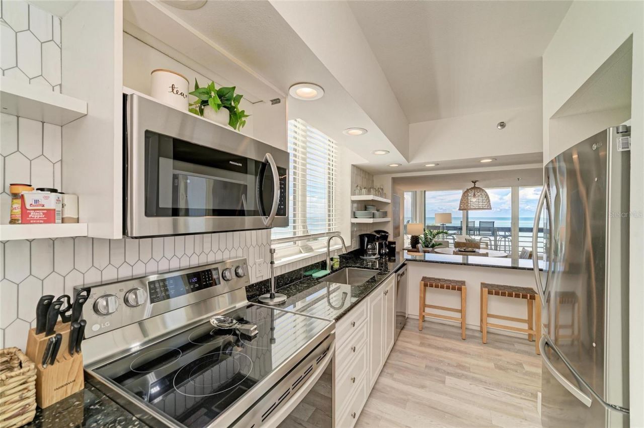 1055 Gulf Of Mexico Drive, Unit 301, Longboat Key, FL 34228 Photo