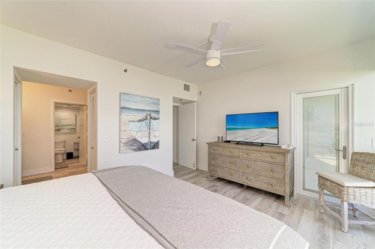 1055 Gulf Of Mexico Drive, Unit 301, Longboat Key, FL 34228 Photo