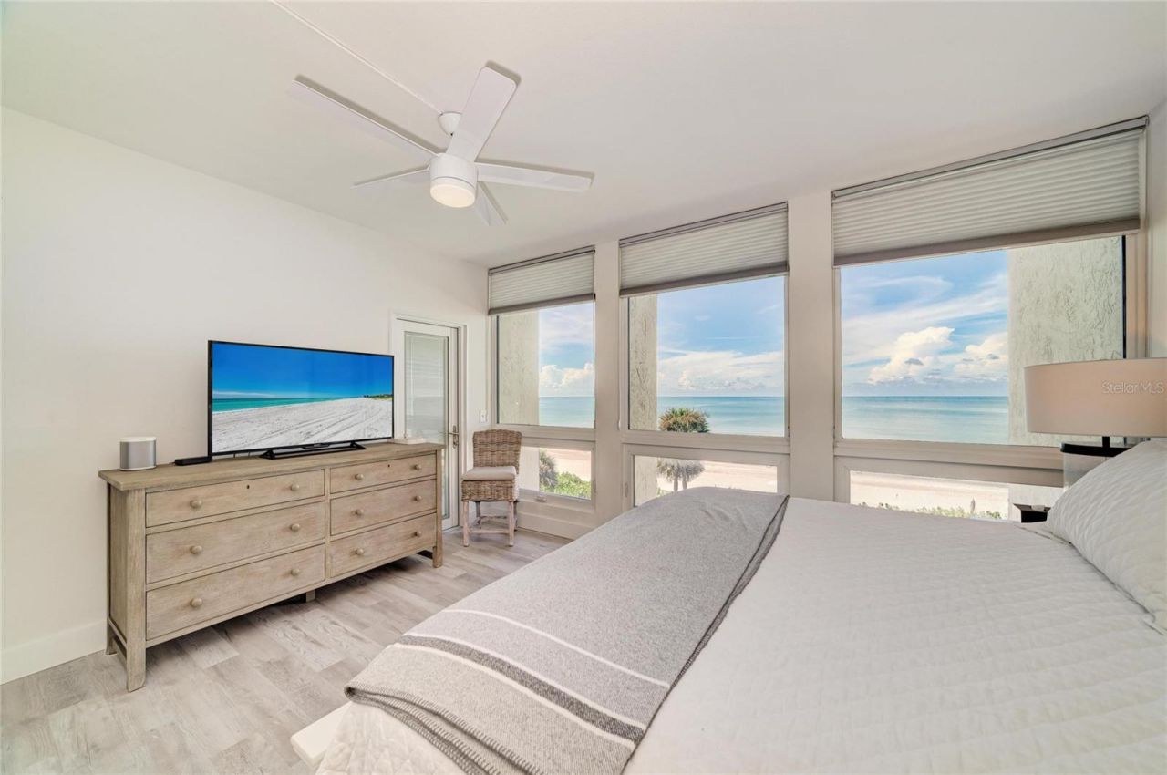 1055 Gulf Of Mexico Drive, Unit 301, Longboat Key, FL 34228 Photo