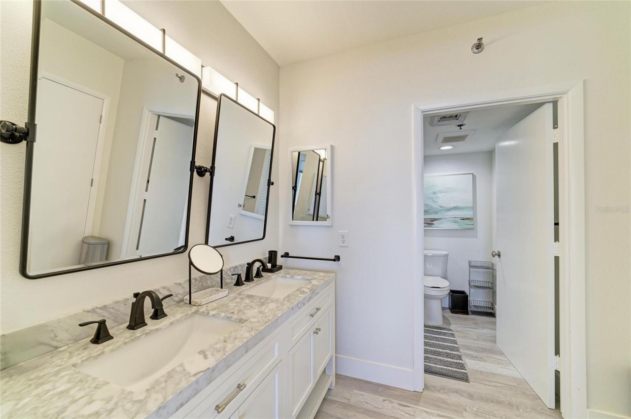 1055 Gulf Of Mexico Drive, Unit 301, Longboat Key, FL 34228 Photo