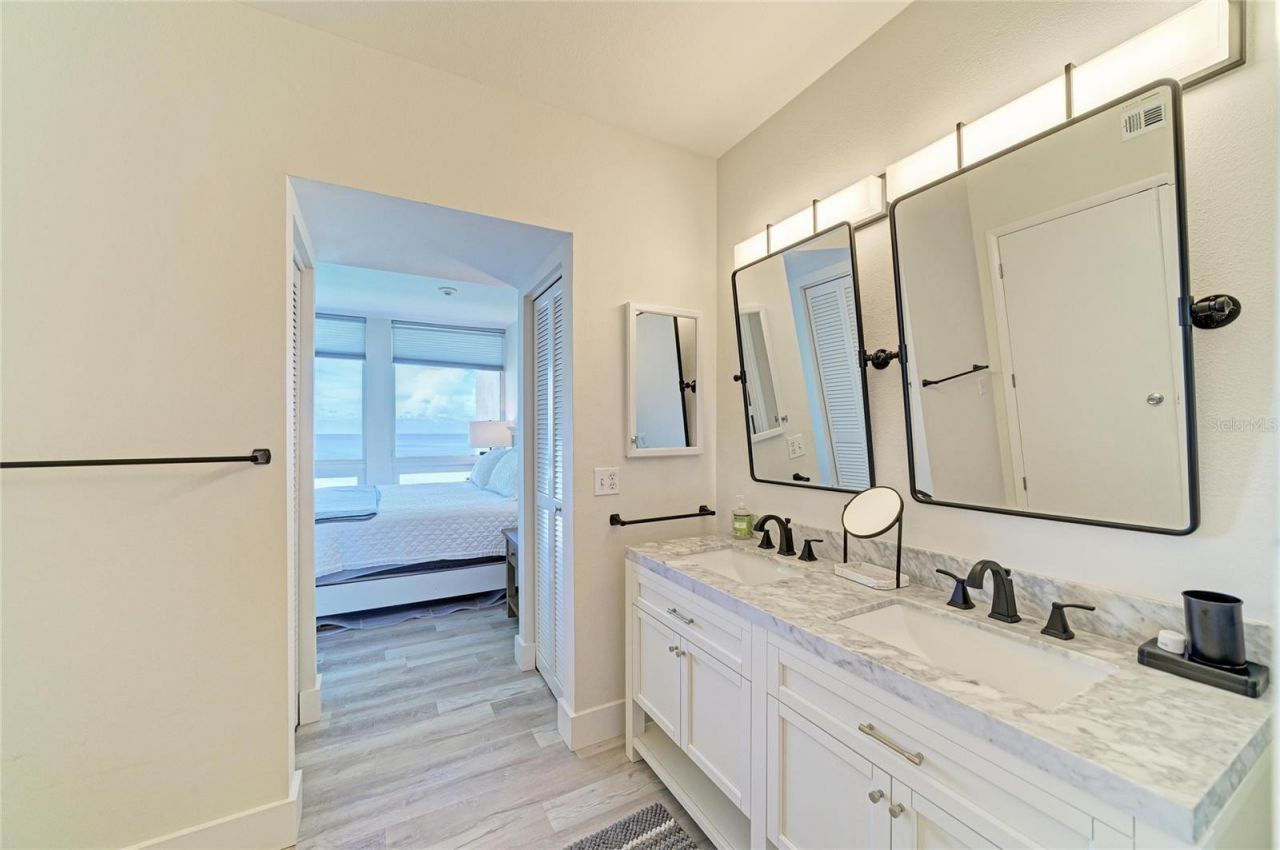 1055 Gulf Of Mexico Drive, Unit 301, Longboat Key, FL 34228 Photo