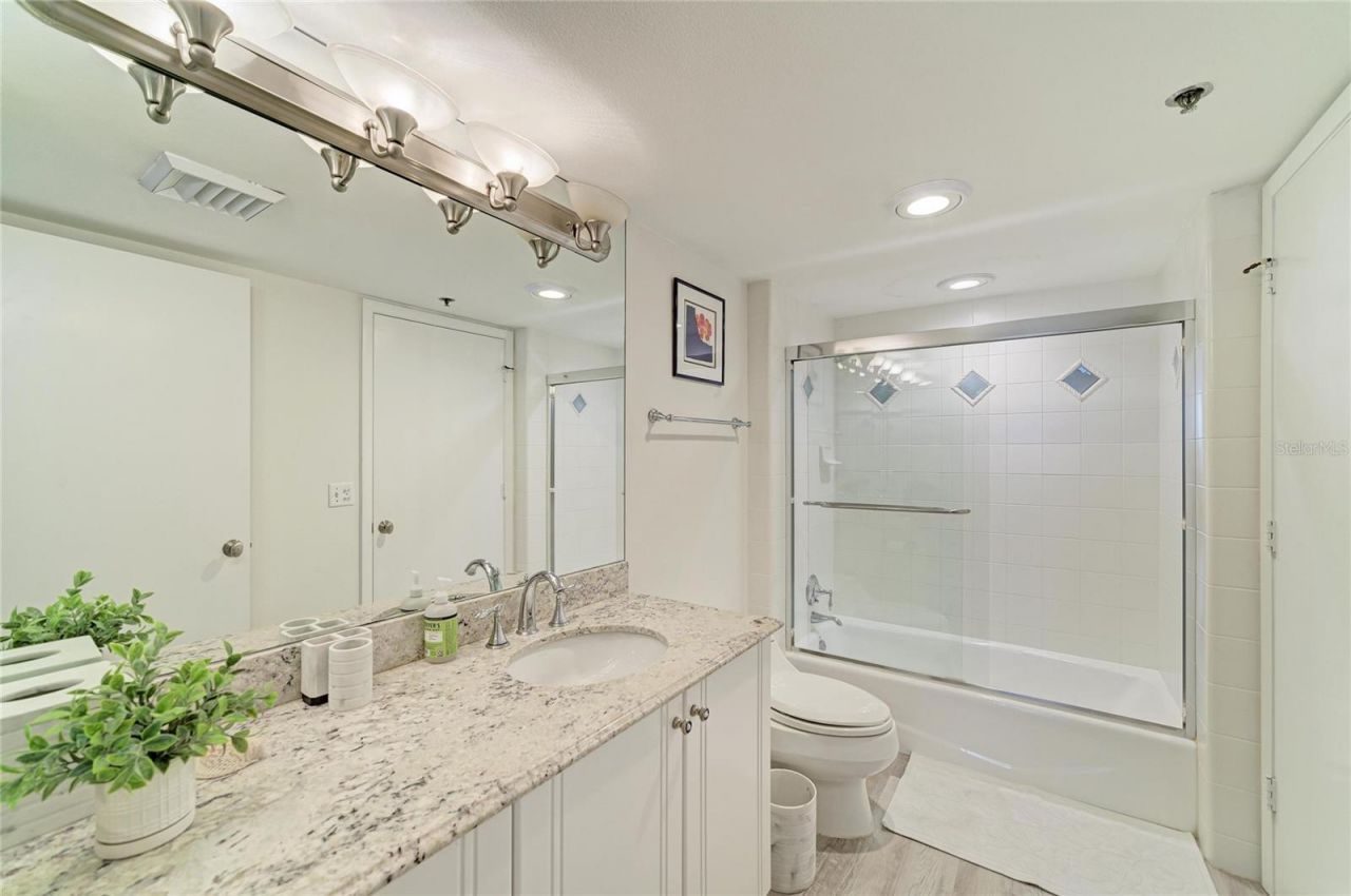 1055 Gulf Of Mexico Drive, Unit 301, Longboat Key, FL 34228 Photo