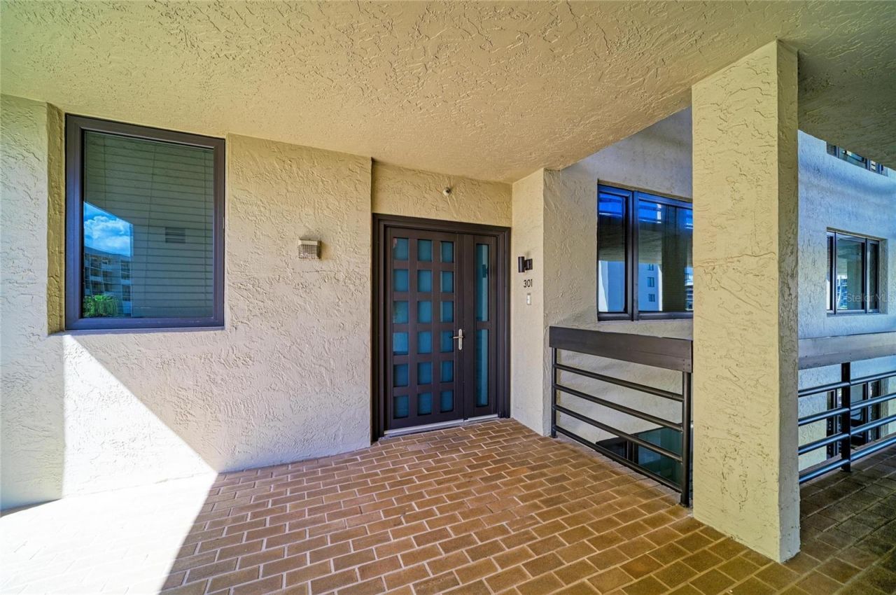 1055 Gulf Of Mexico Drive, Unit 301, Longboat Key, FL 34228 Photo