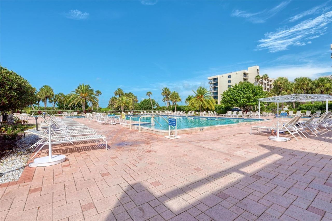 1055 Gulf Of Mexico Drive, Unit 301, Longboat Key, FL 34228 Photo