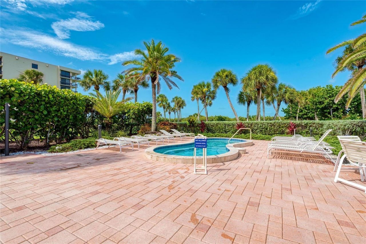 1055 Gulf Of Mexico Drive, Unit 301, Longboat Key, FL 34228 Photo
