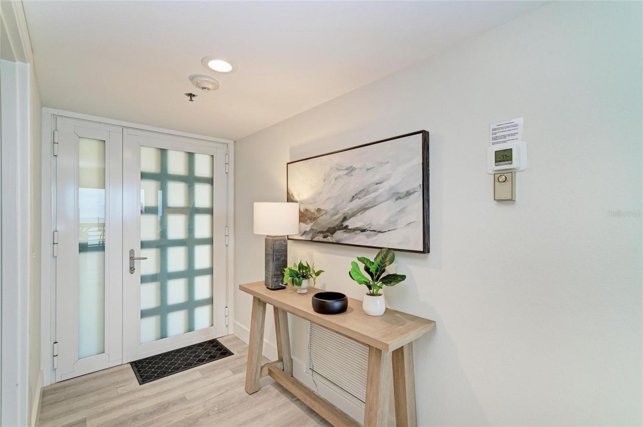 1055 Gulf Of Mexico Drive, Unit 301, Longboat Key, FL 34228 Photo
