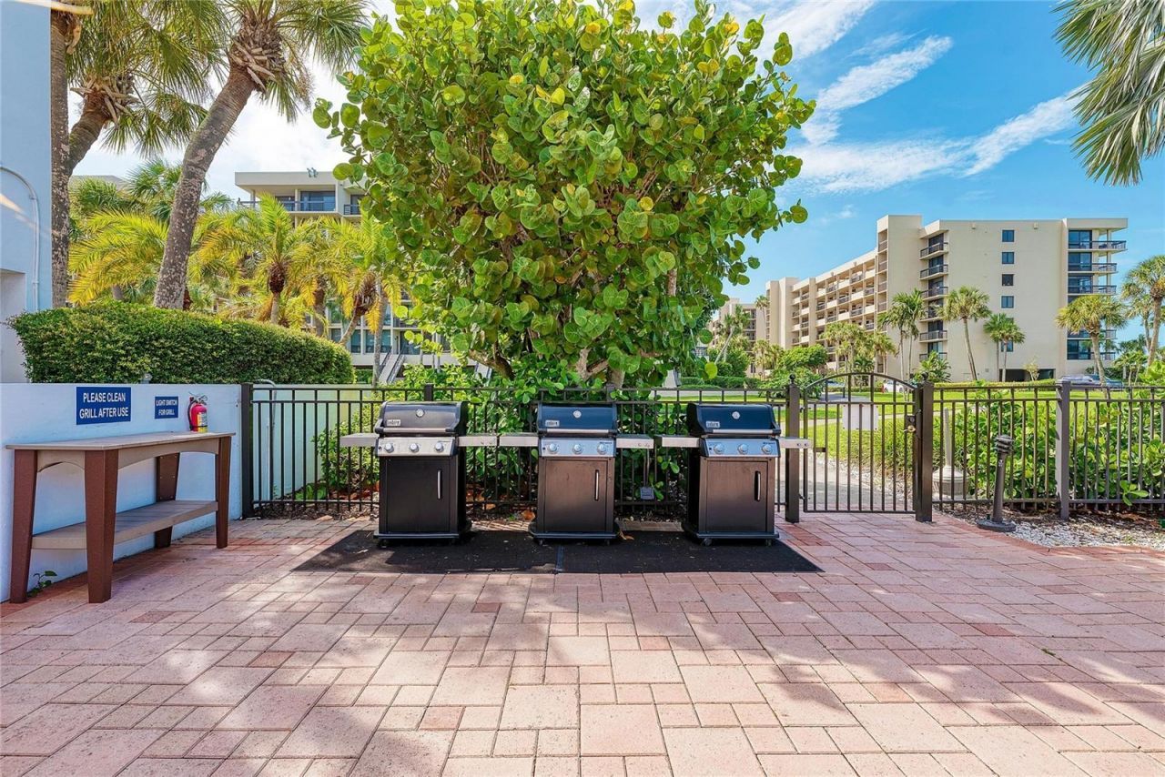 1055 Gulf Of Mexico Drive, Unit 301, Longboat Key, FL 34228 Photo