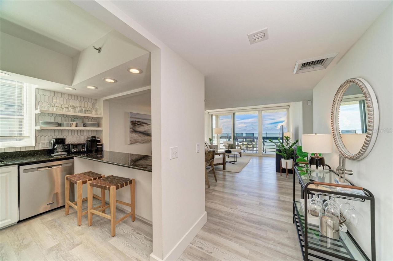 1055 Gulf Of Mexico Drive, Unit 301, Longboat Key, FL 34228 Photo
