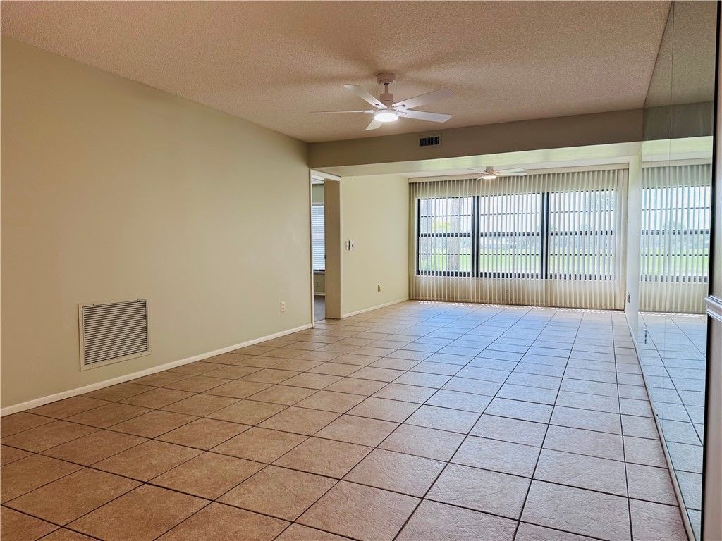 25 Plantation Drive, Unit 105, Vero Beach, FL 32966 Photo