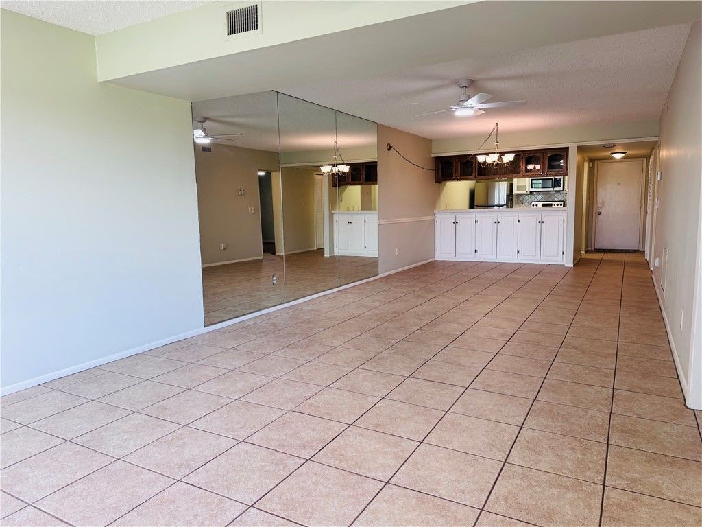 25 Plantation Drive, Unit 105, Vero Beach, FL 32966 Photo