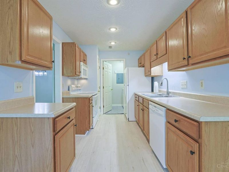 4921 N Arbor Woods Court, Unit 308, Green Township, OH 45248 Photo 9