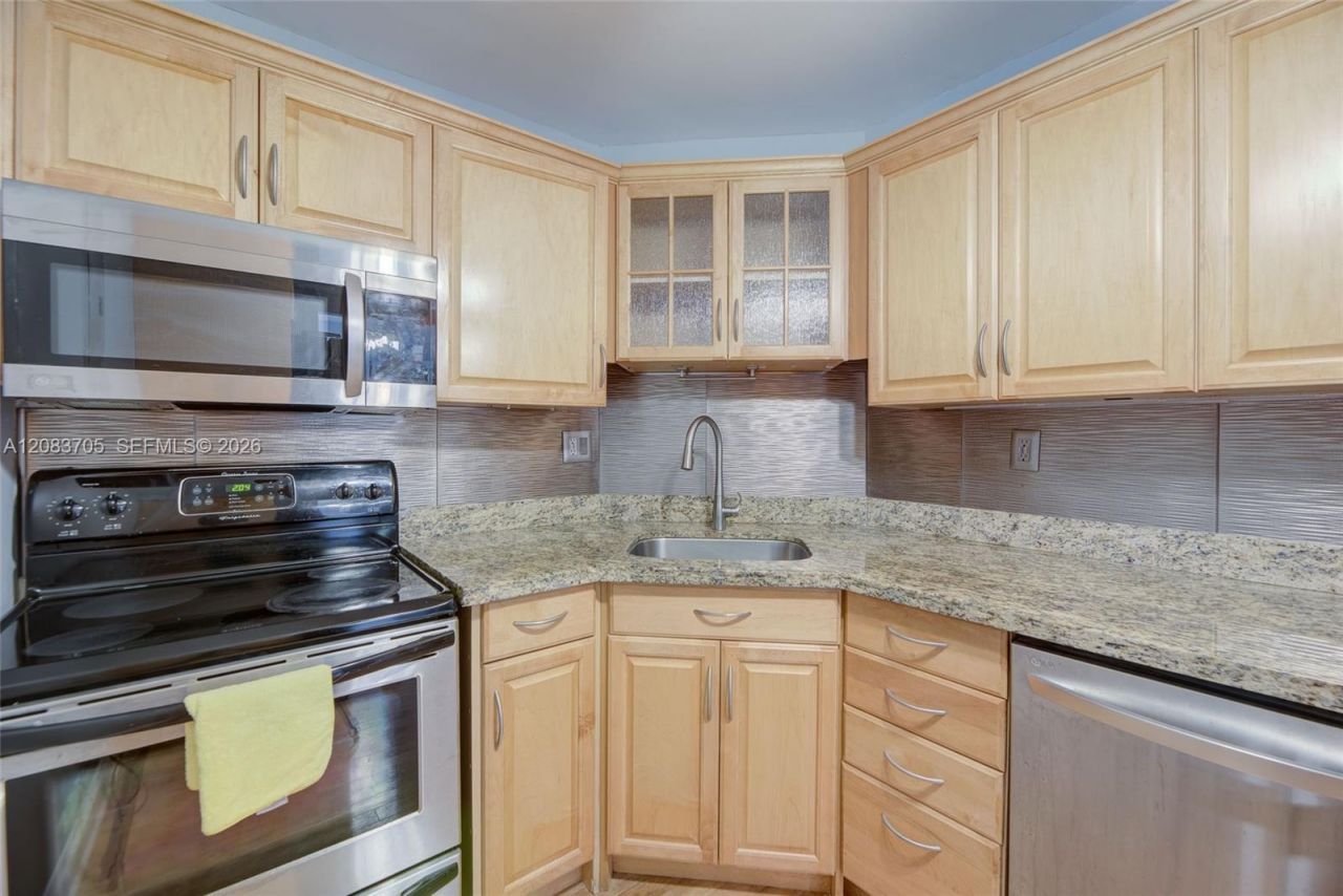 3031 N Ocean Blvd , Unit 305, Fort Lauderdale, FL 33308 Photo
