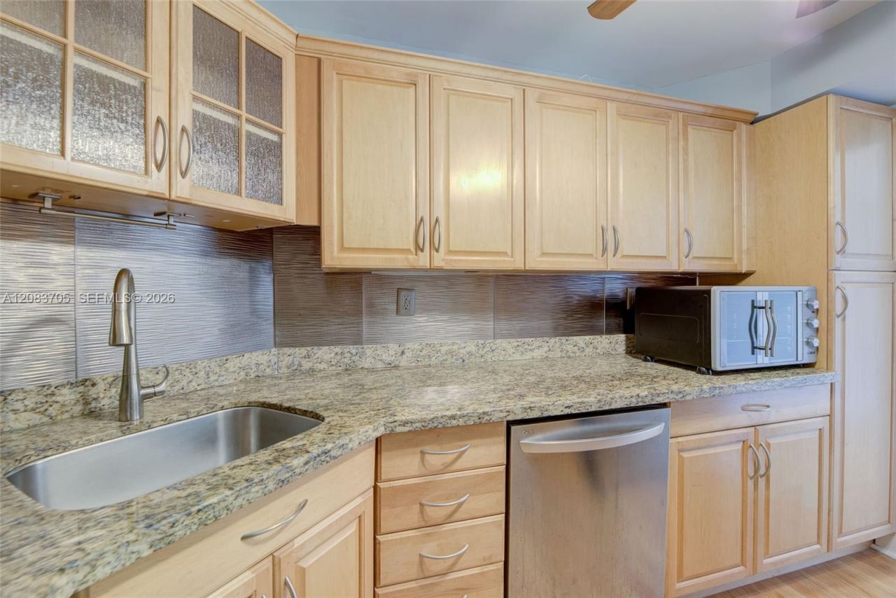 3031 N Ocean Blvd , Unit 305, Fort Lauderdale, FL 33308 Photo