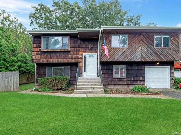 39 Woodbrook Drive , Ridge, NY 11961