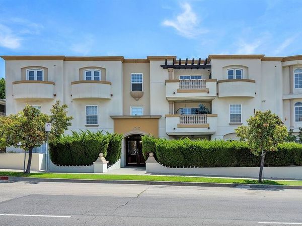 4832 Whitsett Avenue, Unit 202, Valley Village, CA 91607