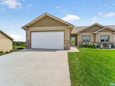 1166 Prairie Hill Circle, Louisville, NE 68037