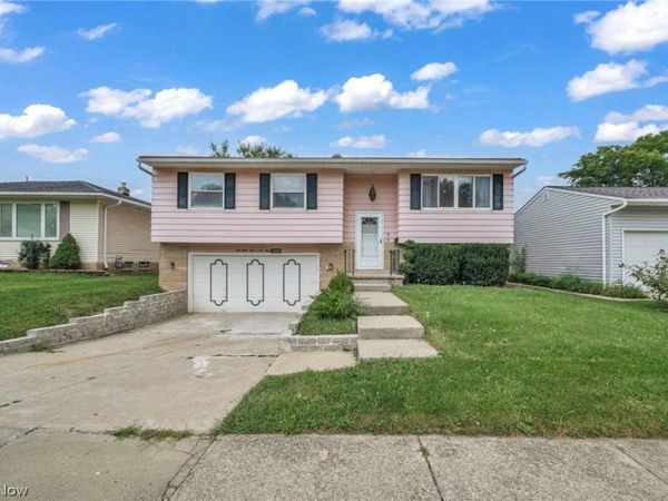 14369 Rochelle Drive, Maple Heights, OH 44137