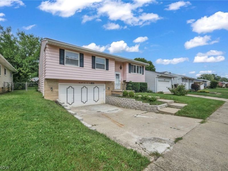 14369 Rochelle Drive, Maple Heights, OH 44137 Photo 4