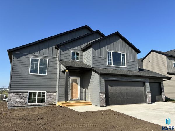 5612 E Ashwood Cir, Sioux Falls, SD 57108