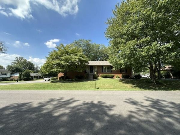 235 St Albans Drive , Bowling Green, KY 42103