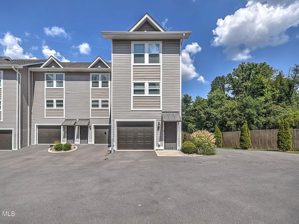 2802 West Walnut Street, Unit 5, Johnson City, TN 37604