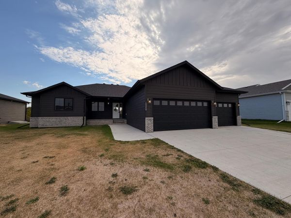 10258 Burgundy Drive , Horace, ND 58047