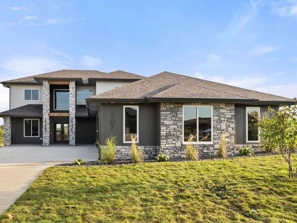 307 Emmett Court, Norwalk, IA 50211