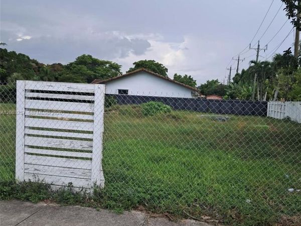 9801 SW 56th St , Miami, FL 33165