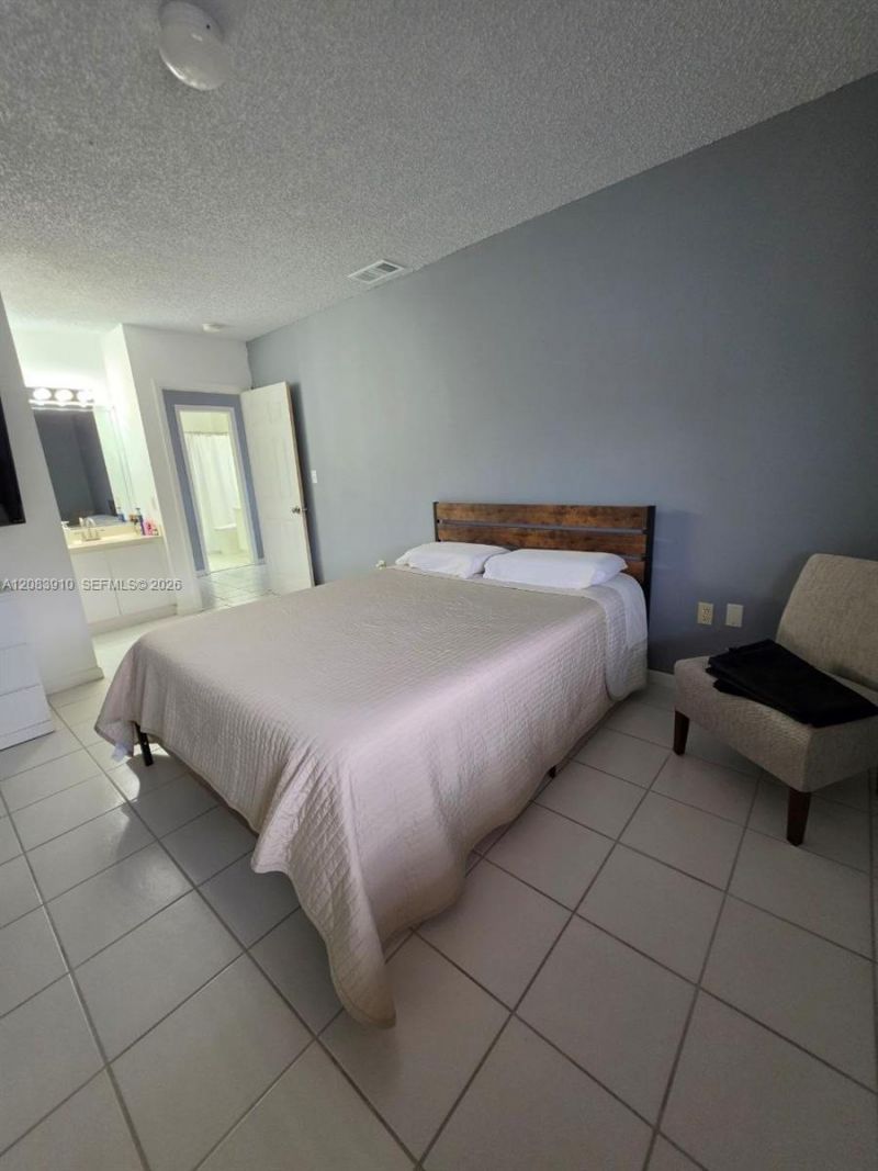 10101 W Okeechobee Rd, Unit 10-202, Hialeah Gardens, FL 33016 Photo