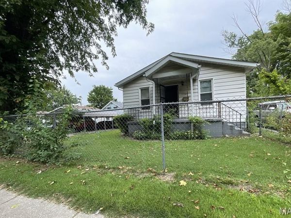 823 N 80th Street , East St Louis, IL 62203