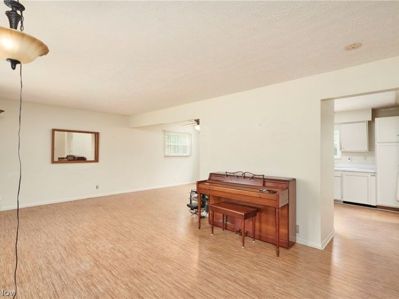 421 Malacca Street, Akron, OH 44305 Photo 2