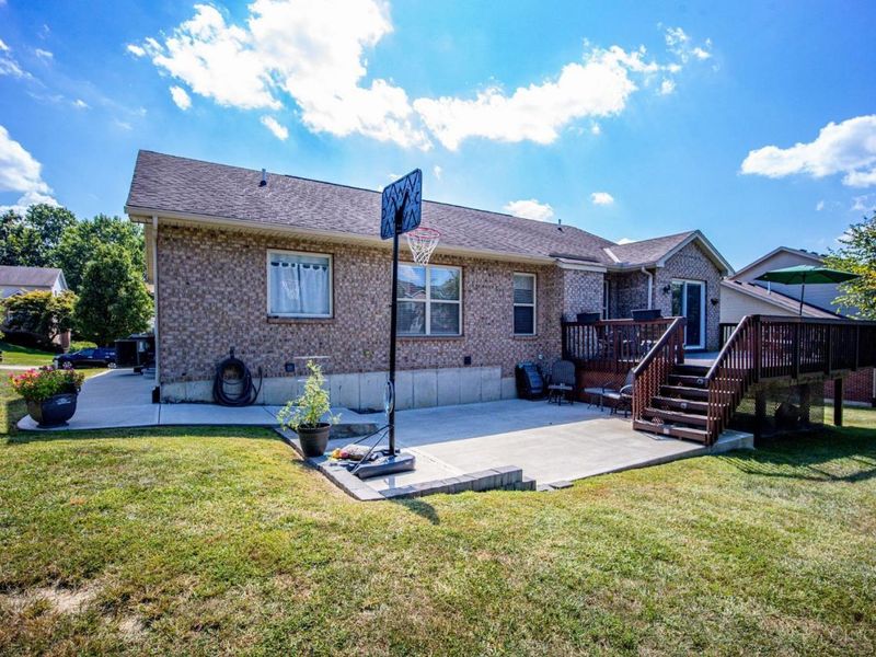 2086 Little Turtle Court, Ross Township, OH 45013 Photo 3