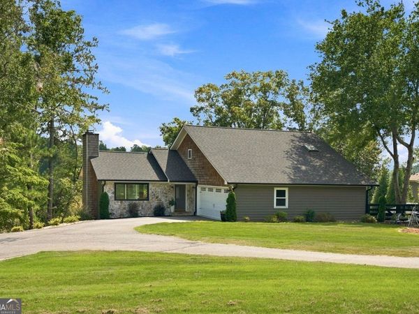 8915 Bay Lane, Gainesville, GA 30506