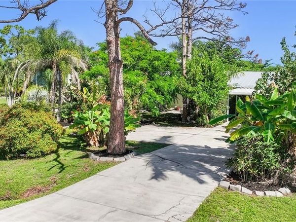 3680 Mango ST, ST. JAMES CITY, FL 33956