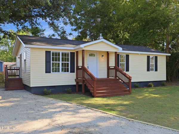 105 W Wallace Street, Burgaw, NC 28425