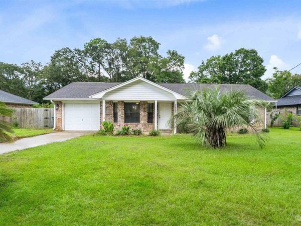 7663 Old Hickory Dr, Pensacola, FL 32507