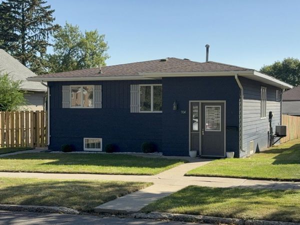 904 2ND STREET NE, Watertown, SD 57201